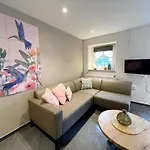 In With Terrace Дом отдыха